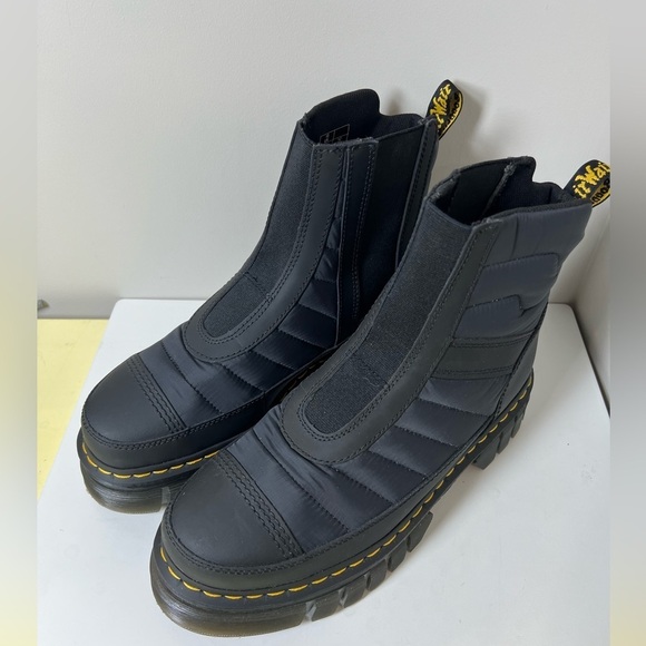 Brand New Dr. Marten US12 Audrick Quilted Platform Black Chelsea Boot Air Wave - Picture 2 of 11
